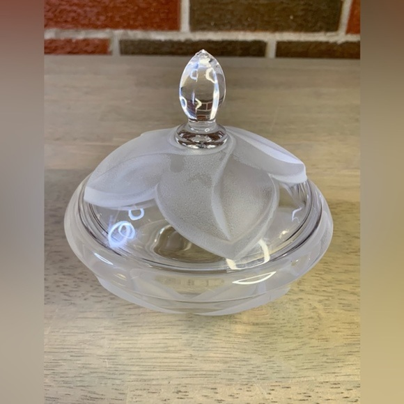 Cristal D'Arques Florence Covered Candy/Trinket Bowl Clear Frost 5 1/4" D - Picture 9 of 9